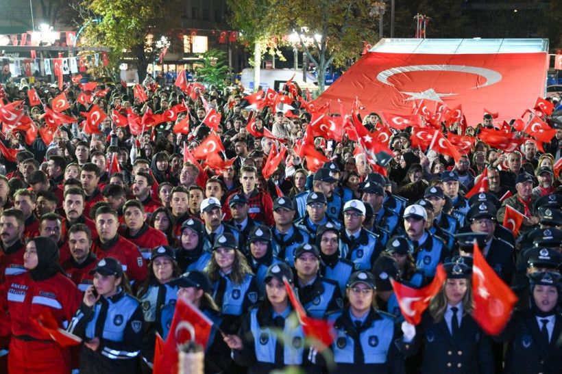 Ankara'da coşkulu 29 Ekim kutlaması: Fener alayı düzenlendi - Resim: 1
