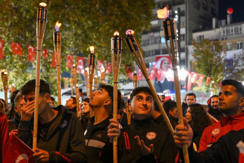 Ankara'da coşkulu 29 Ekim kutlaması: Fener alayı düzenlendi - Resim: 15