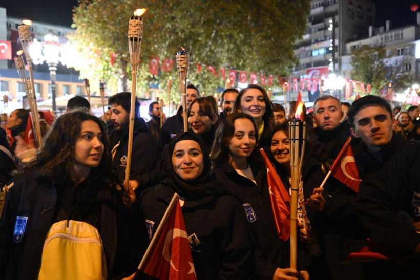 Ankara'da coşkulu 29 Ekim kutlaması: Fener alayı düzenlendi - Resim: 16