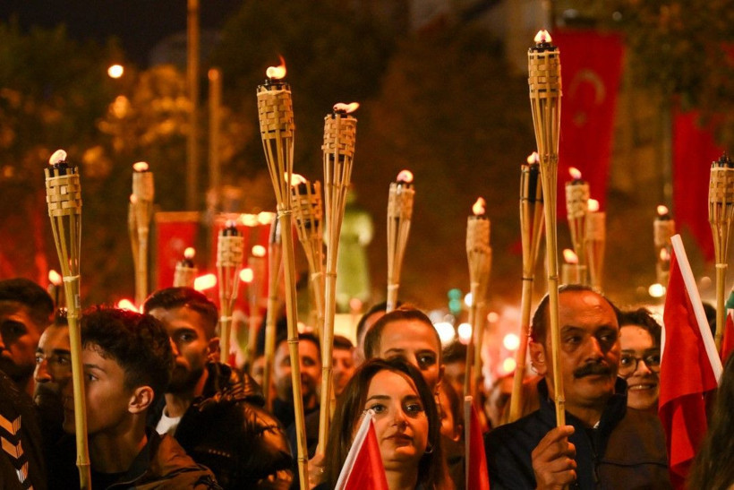 Ankara'da coşkulu 29 Ekim kutlaması: Fener alayı düzenlendi - Resim: 25