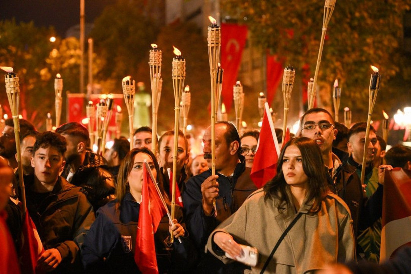 Ankara'da coşkulu 29 Ekim kutlaması: Fener alayı düzenlendi - Resim: 27