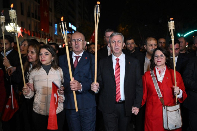 Ankara'da coşkulu 29 Ekim kutlaması: Fener alayı düzenlendi - Resim: 30