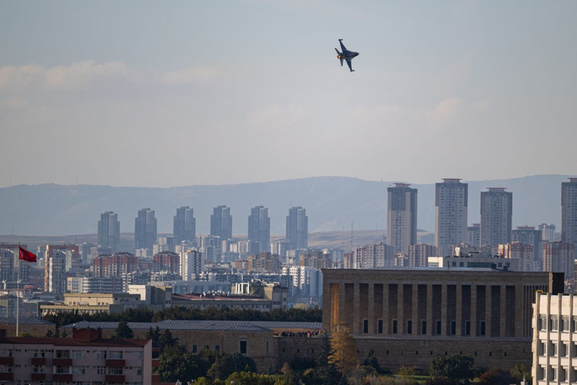 SOLOTÜRK Ata'sını selamladı - Resim: 1
