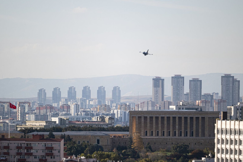SOLOTÜRK Ata'sını selamladı - Resim: 2