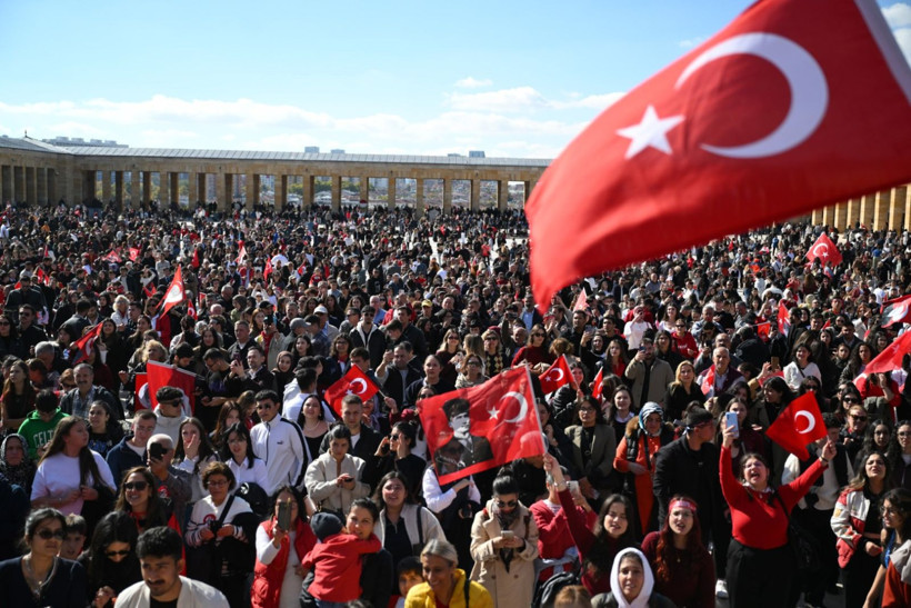 Millet Ata'sına koştu - Resim: 9