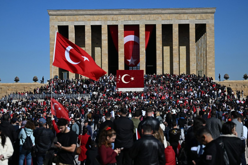 Millet Ata'sına koştu - Resim: 13