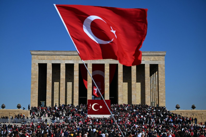 Millet Ata'sına koştu - Resim: 14