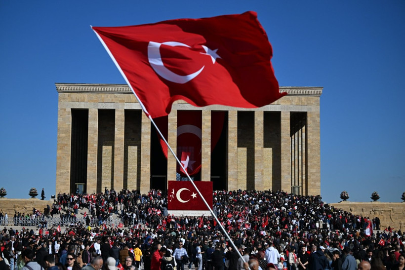 Millet Ata'sına koştu - Resim: 16