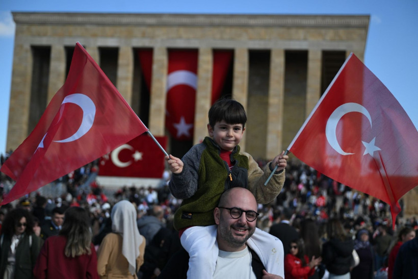 Millet Ata'sına koştu - Resim: 18