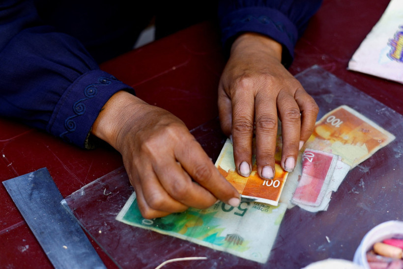 Bankalar açıldı, uzun kuyruklar oluştu: Ama nakit para yok! - Resim : 2