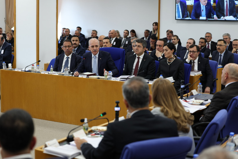 Komisyon gerildi: Kurtulmuş salonu terk etti - Resim : 1