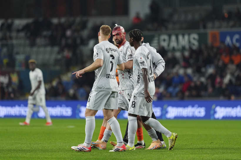 Serdar Dursun kanlar içinde oynadı - Resim : 1