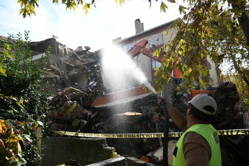 Sındırgı’da tedirgin bekleyiş: “Evlere giremiyoruz” - Resim : 1