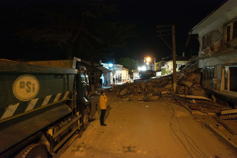 Sındırgı’da tedirgin bekleyiş: “Evlere giremiyoruz” - Resim : 3