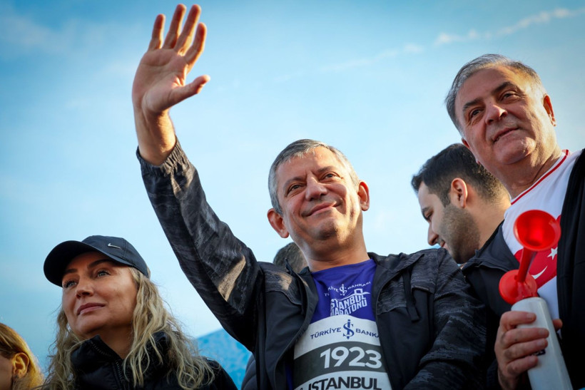 15 kilometre koştu, partililere takıldı - Resim: 2