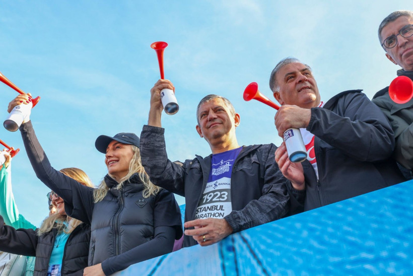 15 kilometre koştu, partililere takıldı - Resim: 4
