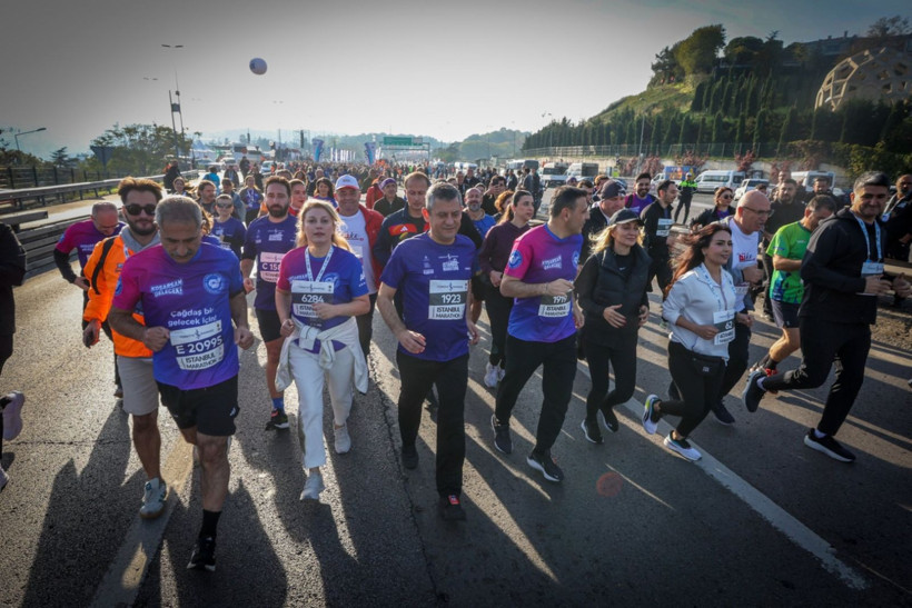 15 kilometre koştu, partililere takıldı - Resim: 6