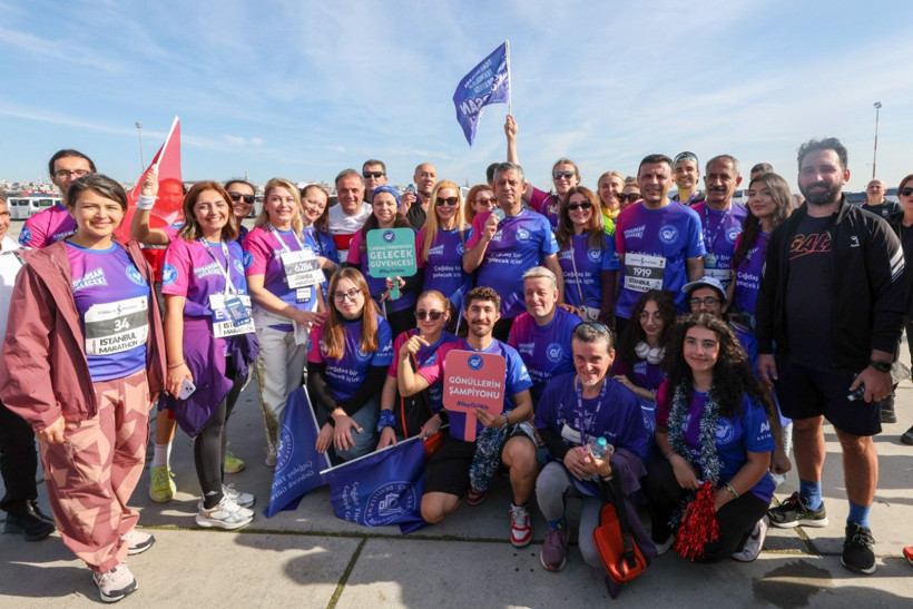 15 kilometre koştu, partililere takıldı - Resim: 10