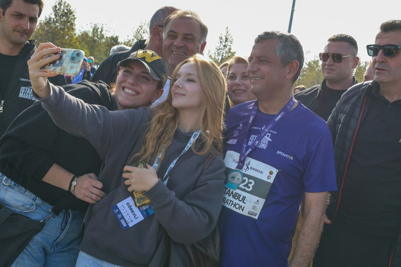 15 kilometre koştu, partililere takıldı - Resim: 12