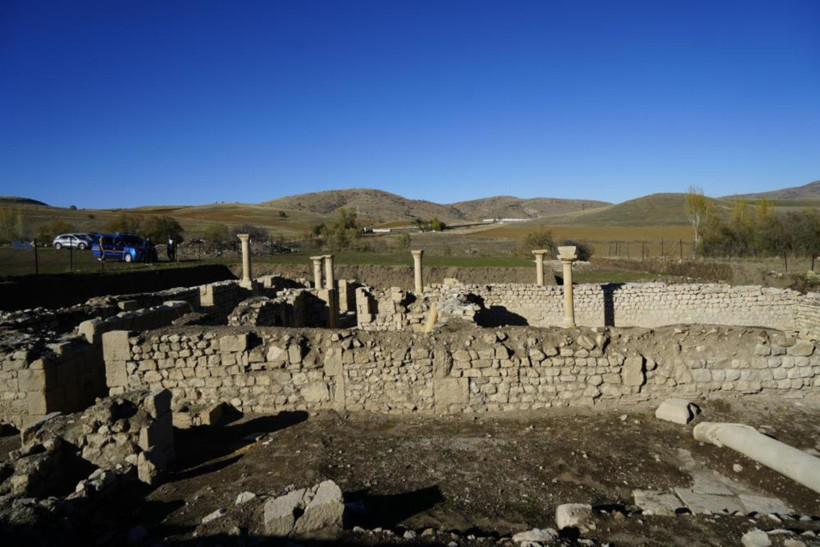 Gümüşhane'de 150 yıl sonra tarihi keşif: Mısır Tanrıçası büstü bulundu - Resim : 1