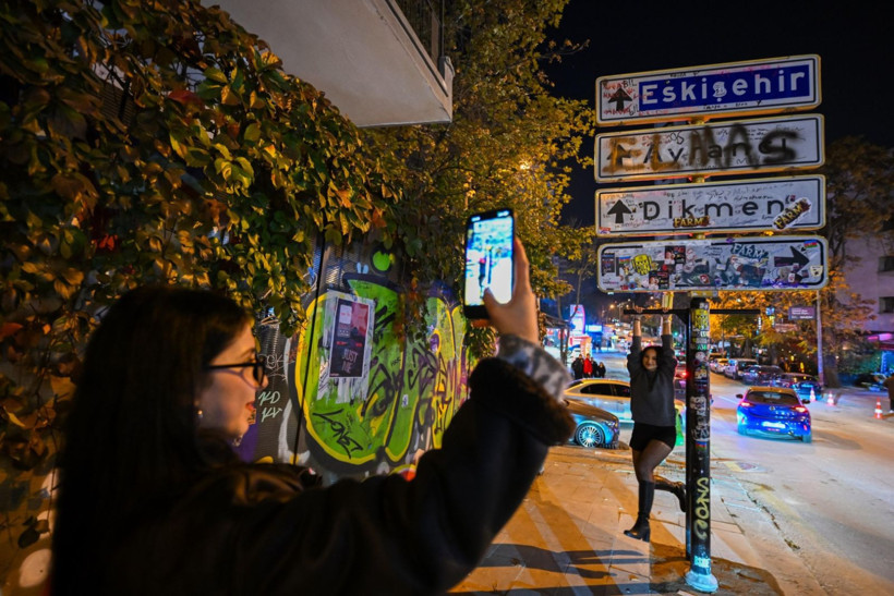 Ankara’da tabela akımı büyüdü: Yenisi asıldı, şimdi barfiks demiri var - Resim: 7