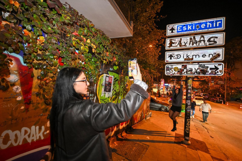 Ankara’da tabela akımı büyüdü: Yenisi asıldı, şimdi barfiks demiri var - Resim: 5