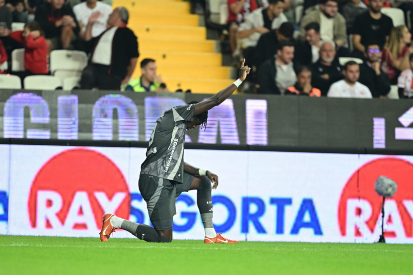 Eksik Beşiktaş, Antalya'da moral buldu: 1-3 - Resim : 1