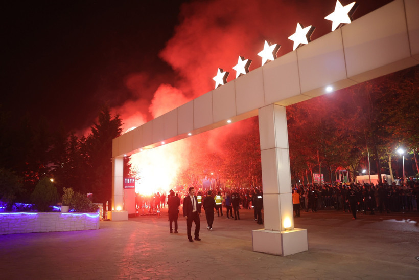 Taraftar istedi, Osimhen kırmadı: Kocaeli'de Galatasaray bayramı - Resim : 2