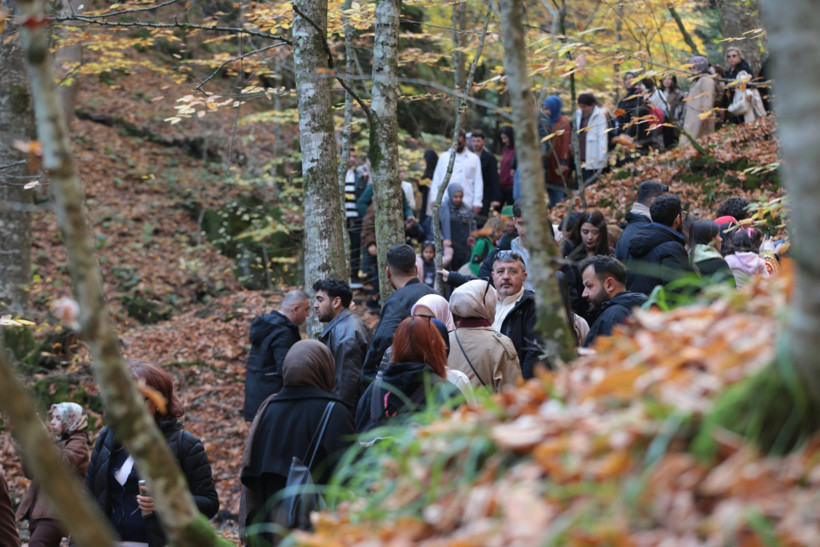 Yedigöller Milli Parkı ziyaretçi akınına uğradı - Resim : 1