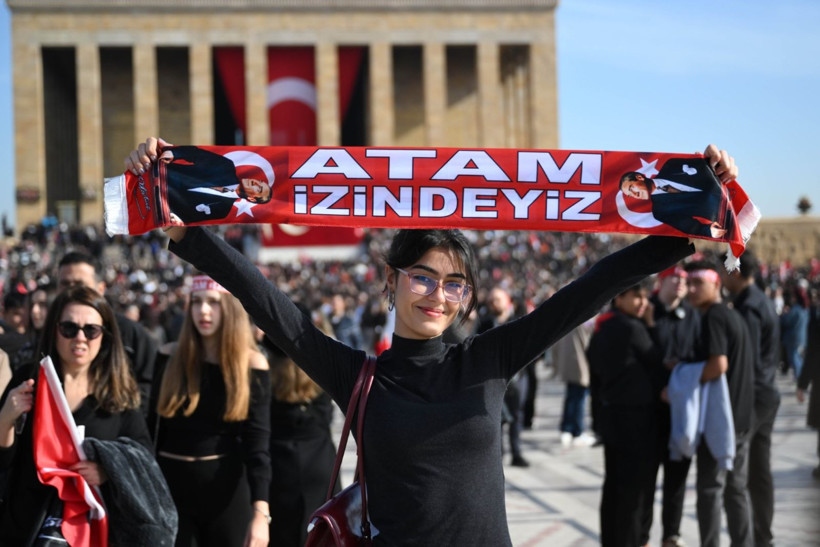 Halk Ata'sına koştu: Anıtkabir'e ziyaretçi akını - Resim: 5