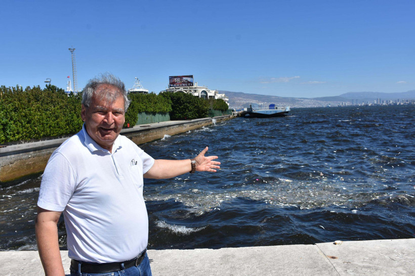 İzmir Körfezi’nde endişe veren görüntü: Deniz kahverengiye döndü - Resim : 1