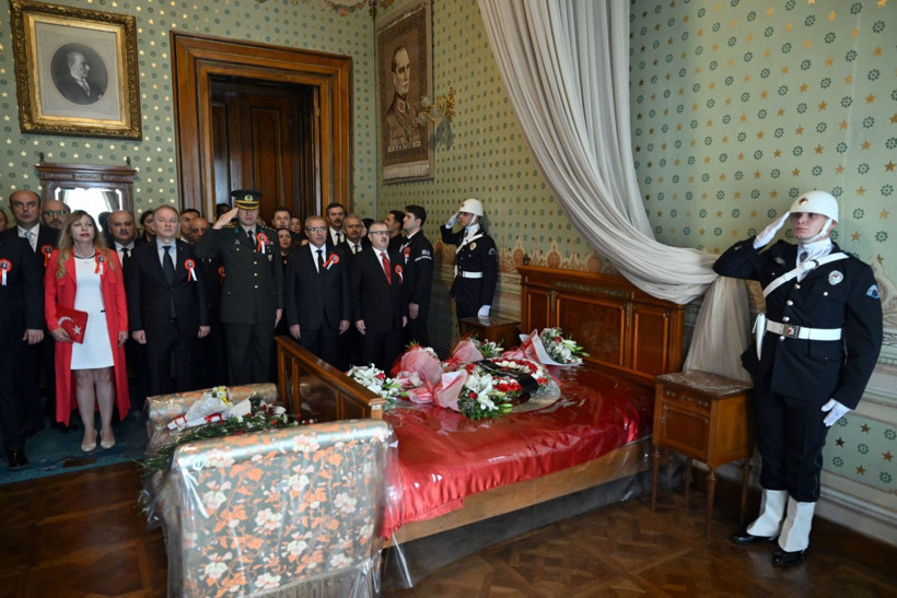 Hayat durdu: Bir millet Atasını andı - Resim: 6