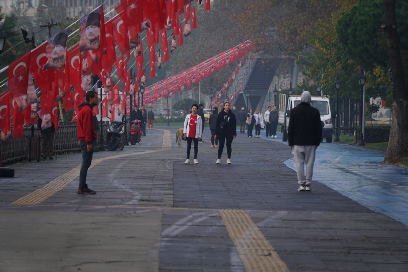 Hayat durdu: Bir millet Atasını andı - Resim: 10