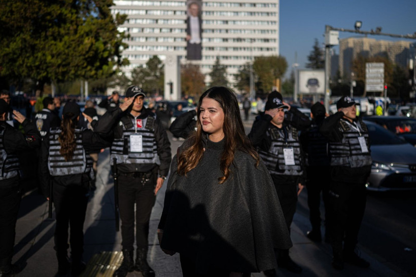 Hayat durdu: Bir millet Atasını andı - Resim: 26