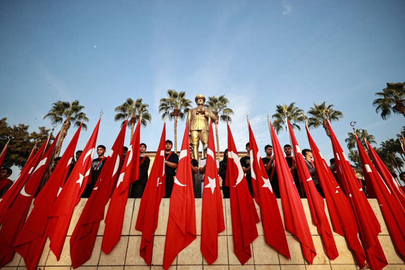 Hayat durdu: Bir millet Atasını andı - Resim: 29