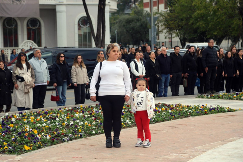 Hayat durdu: Bir millet Atasını andı - Resim: 41