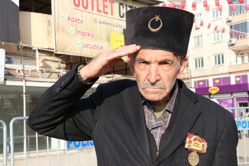 Hayat durdu: Bir millet Atasını andı - Resim: 44