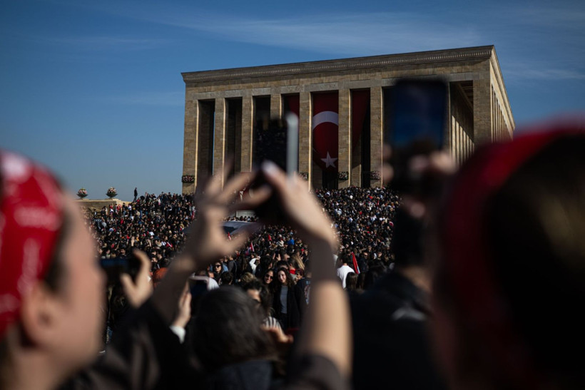 Halk Ata'sına koştu: Anıtkabir'e ziyaretçi akını - Resim: 9