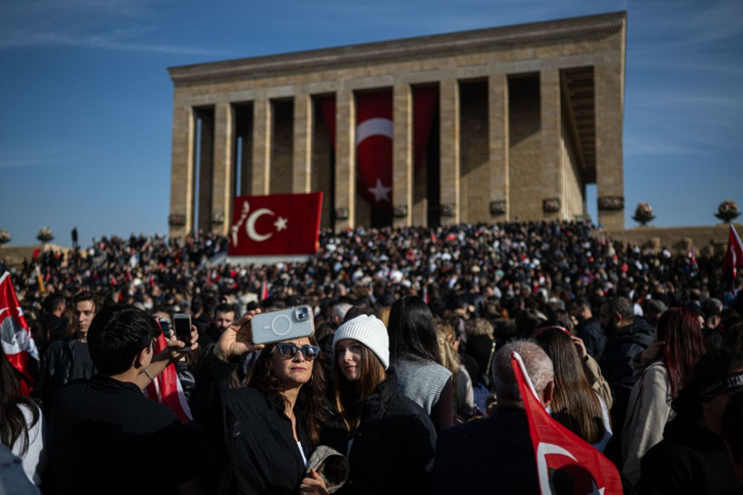 Halk Ata'sına koştu: Anıtkabir'e ziyaretçi akını - Resim: 10