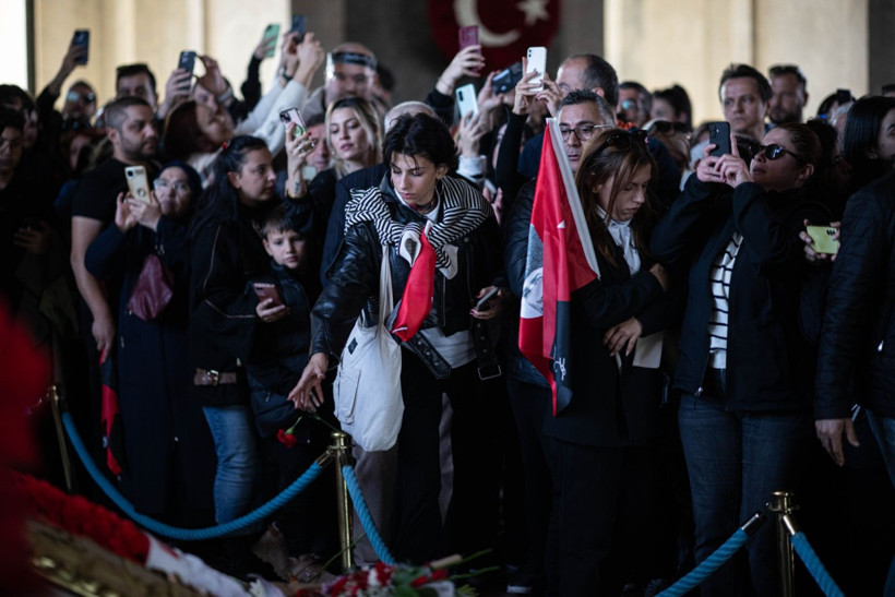 Halk Ata'sına koştu: Anıtkabir'e ziyaretçi akını - Resim: 14