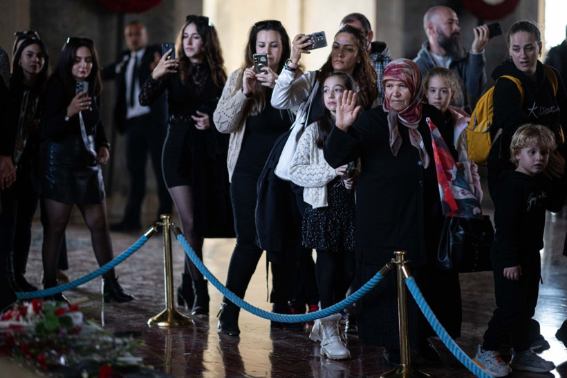 Halk Ata'sına koştu: Anıtkabir'e ziyaretçi akını - Resim: 15