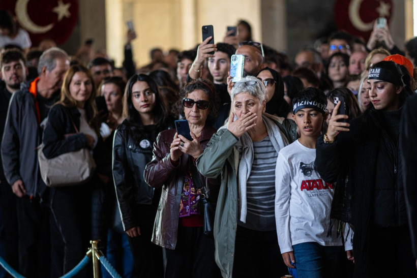 Halk Ata'sına koştu: Anıtkabir'e ziyaretçi akını - Resim: 16
