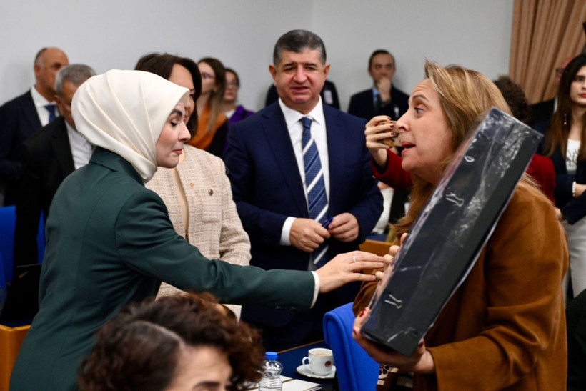 Aile Bakanı'na Meclis'te hırkalı protesto - Resim: 9