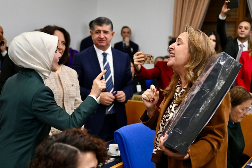 Aile Bakanı'na Meclis'te hırkalı protesto - Resim: 6