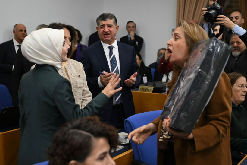 Aile Bakanı'na Meclis'te hırkalı protesto - Resim: 4