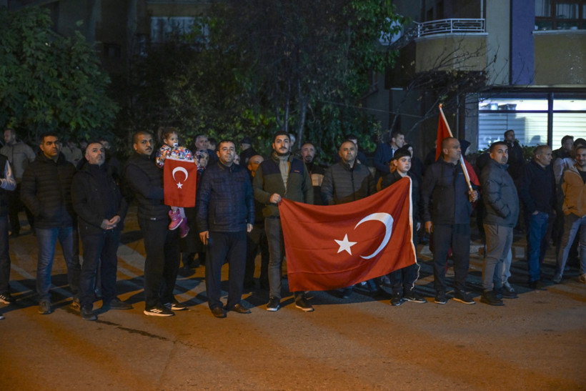 Türkiye şehitlerini uğurluyor - Resim : 2