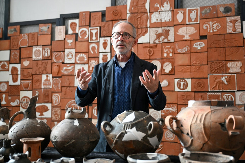 İzmir'de keşif yağmuru! Kadın figürü ve 5 bin yıllık kaplar gün yüzüne çıktı - Resim : 1