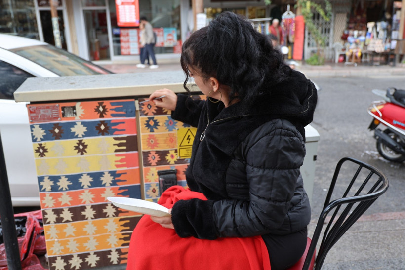 Elektrik panoları sanatla renklendi - Resim : 2