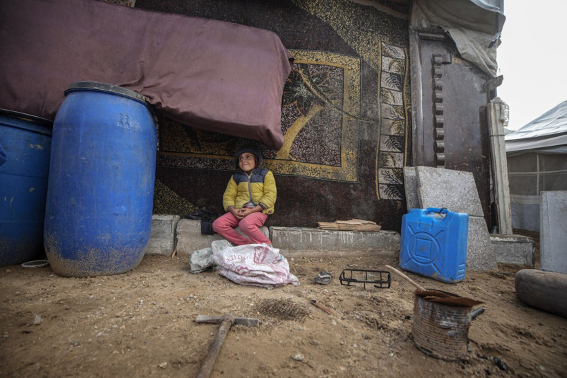On binlerce kişi yağmur altında kalan çadırlarda kışı bekliyor - Resim: 1
