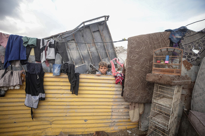 On binlerce kişi yağmur altında kalan çadırlarda kışı bekliyor - Resim: 3